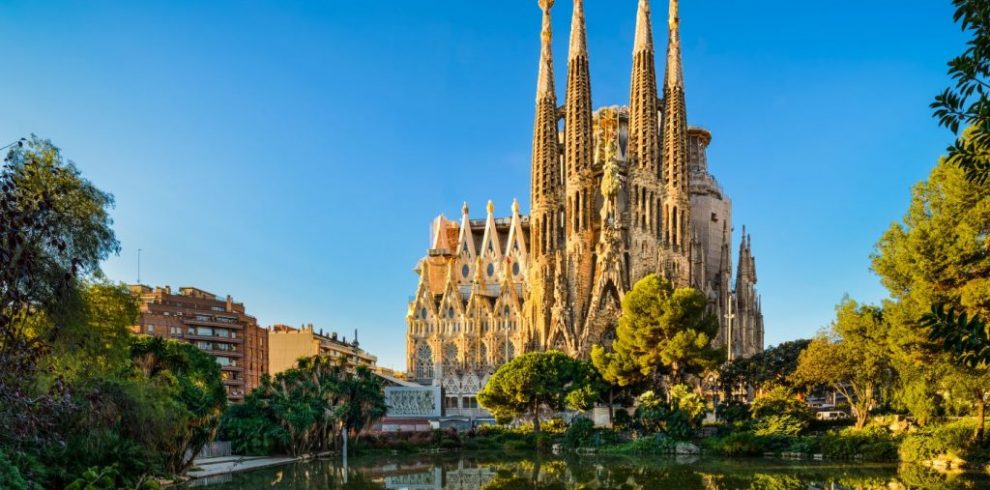 Barcelona-spanien-espanja-matkat-resa-resor-sagrada-familia-1024×682