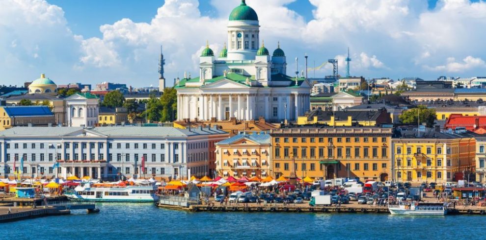 Helsingfors_Helsinki_salutorget-domkyrkan-kauppatori_tuomiokirkko_sommar_kesä-1024×682